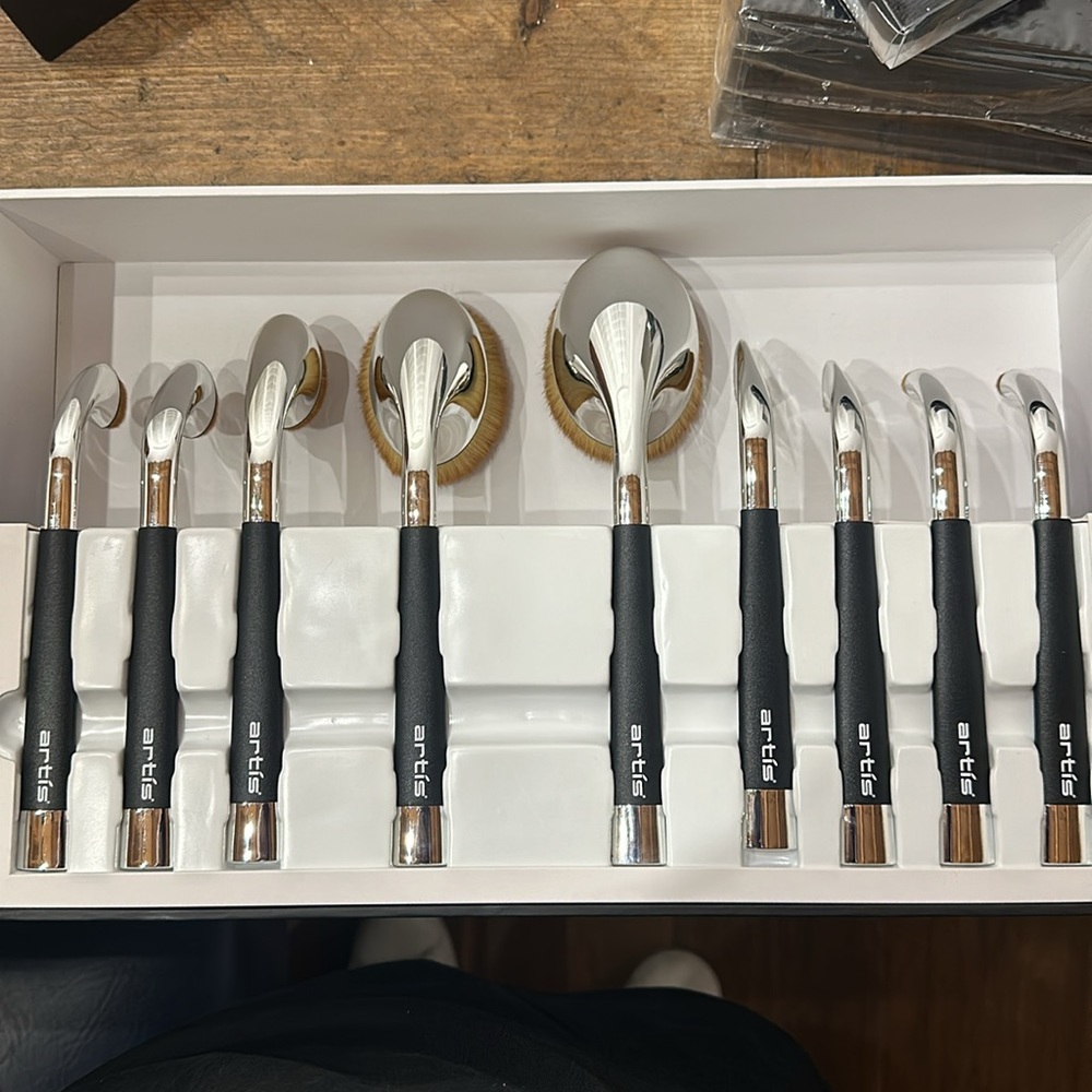 Artis Brush Fluenta 9 Brush Set + 10 Replacement Cloths